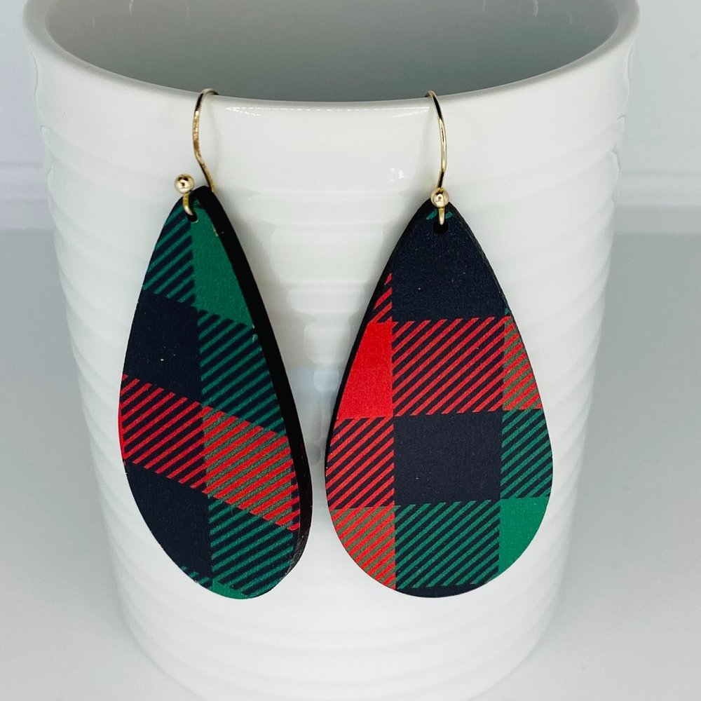 Teardrop shape plaid wood earrings